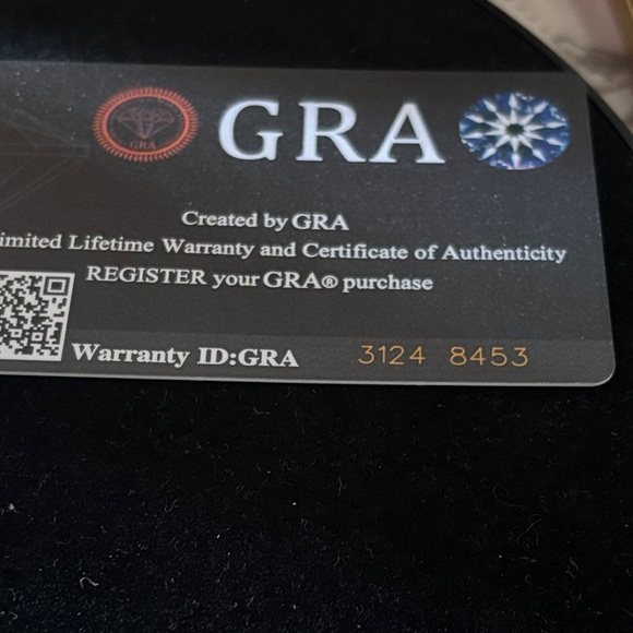 Moissanite Elegant Diamond Ring - Picture 5 of 7